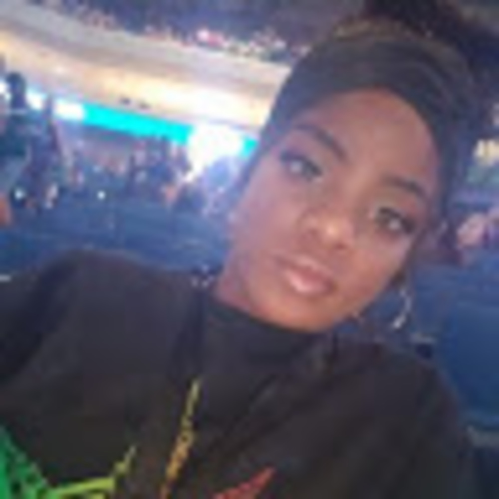 Meet your Posher, Adrienne